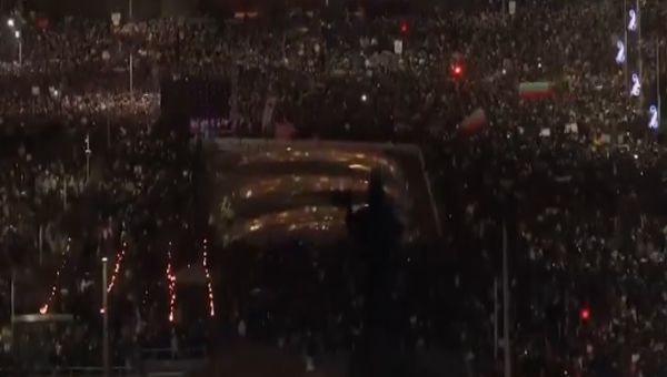 Jovens lideram onda de protestos que derruba governo na Bulgária