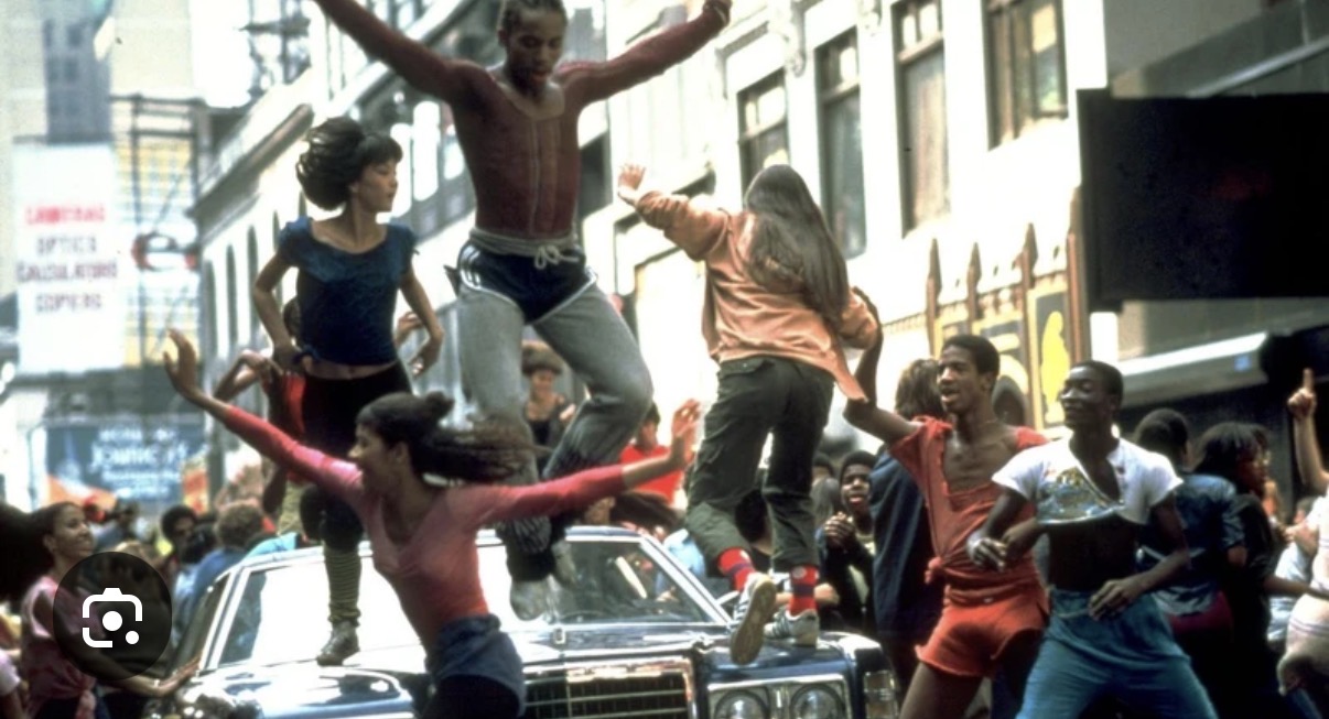 Na próxima sexta-feira, 19, haverá o lendário Fame, no Cine CCBEU. A sessão do filme lendário, dirigido por Alan Parker, será às 18:30. Ingressos gratuitos pelo Sympla. 
