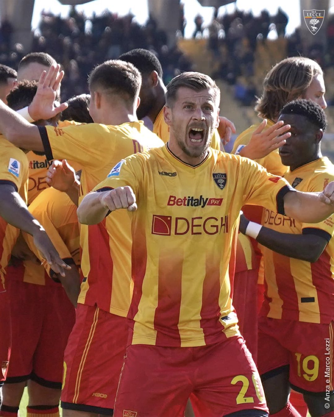 O time da casa, dirigido por Eusebio Di Francesco; do outro lado, o Pisa, treinado por Alberto Gilardino