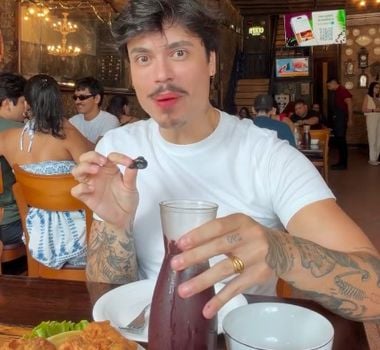 Imagem - Influenciador prova açaí com peixe frito e sua reação viraliza na web; assista
