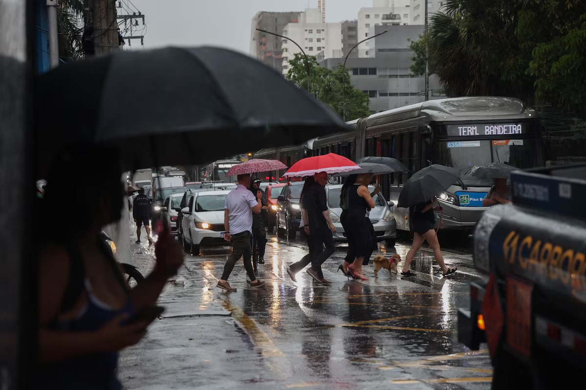 A Defesa Civil de São Paulo alerta para quatro dias de chuvas intensas.