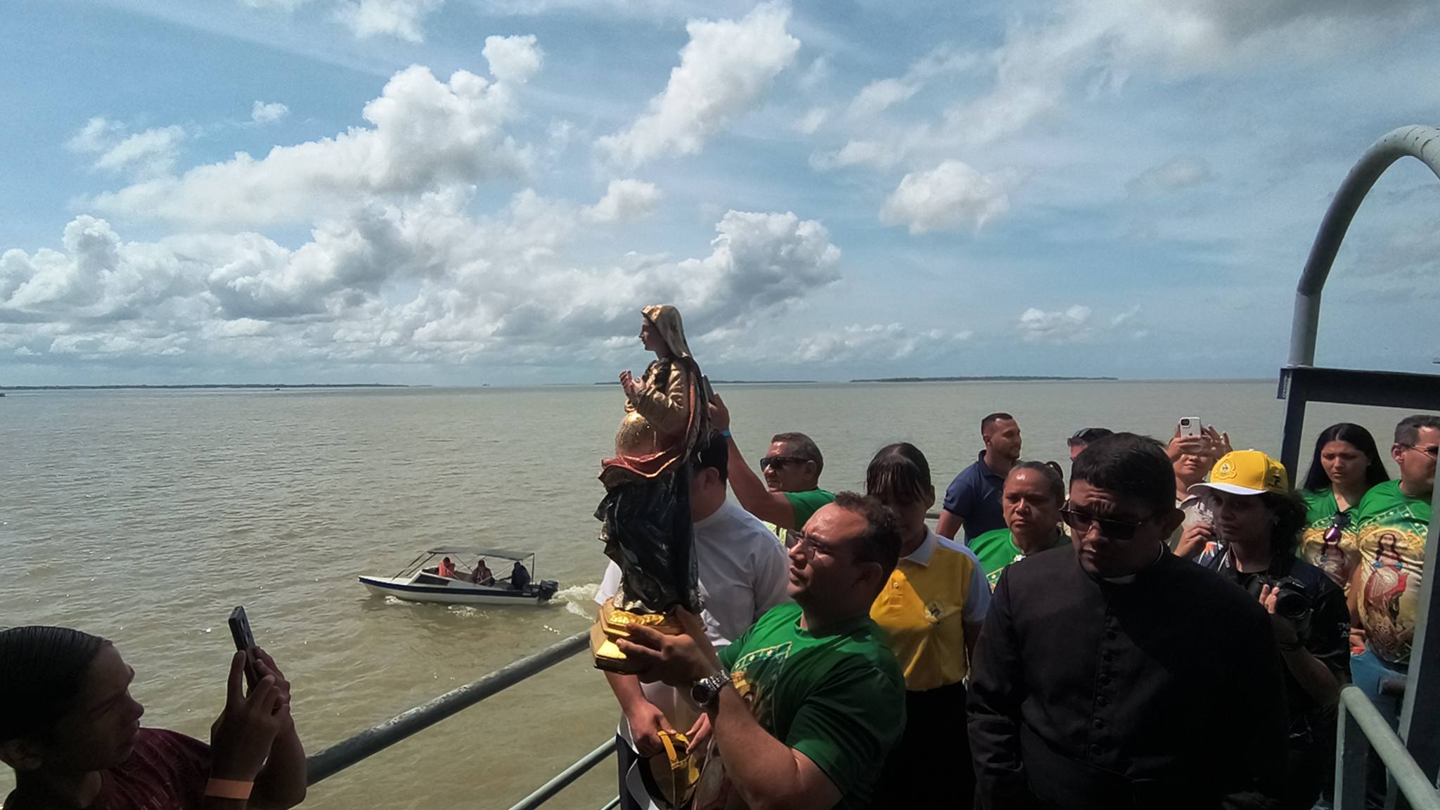 Círio fluvial em homenagem à Nossa Senhora do Ò