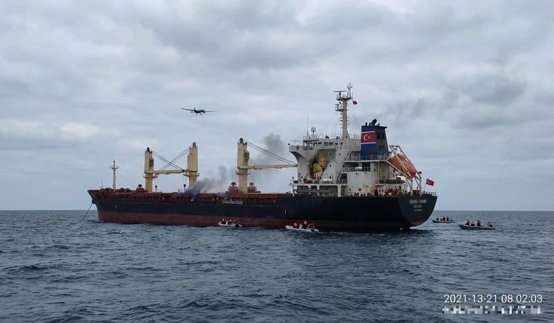 Navio civil turco em águas internacionais.