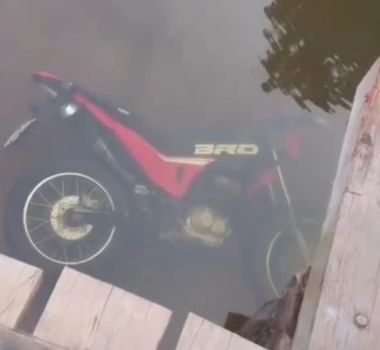 Imagem - Vídeo: jovem morre após cair de moto em igarapé no Pará