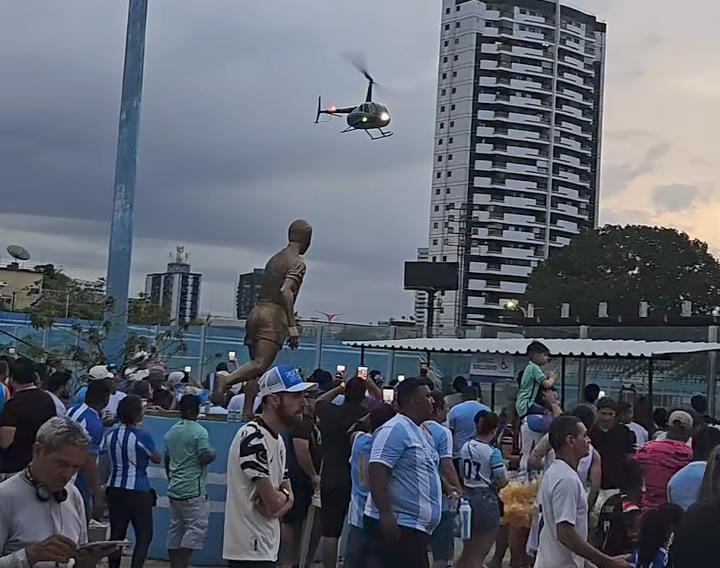 Chegada do novo uniforme em helicóptero -