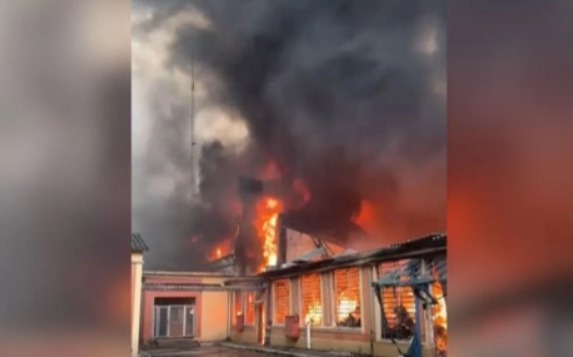 Incêndio atinge galpão em São Paulo. 