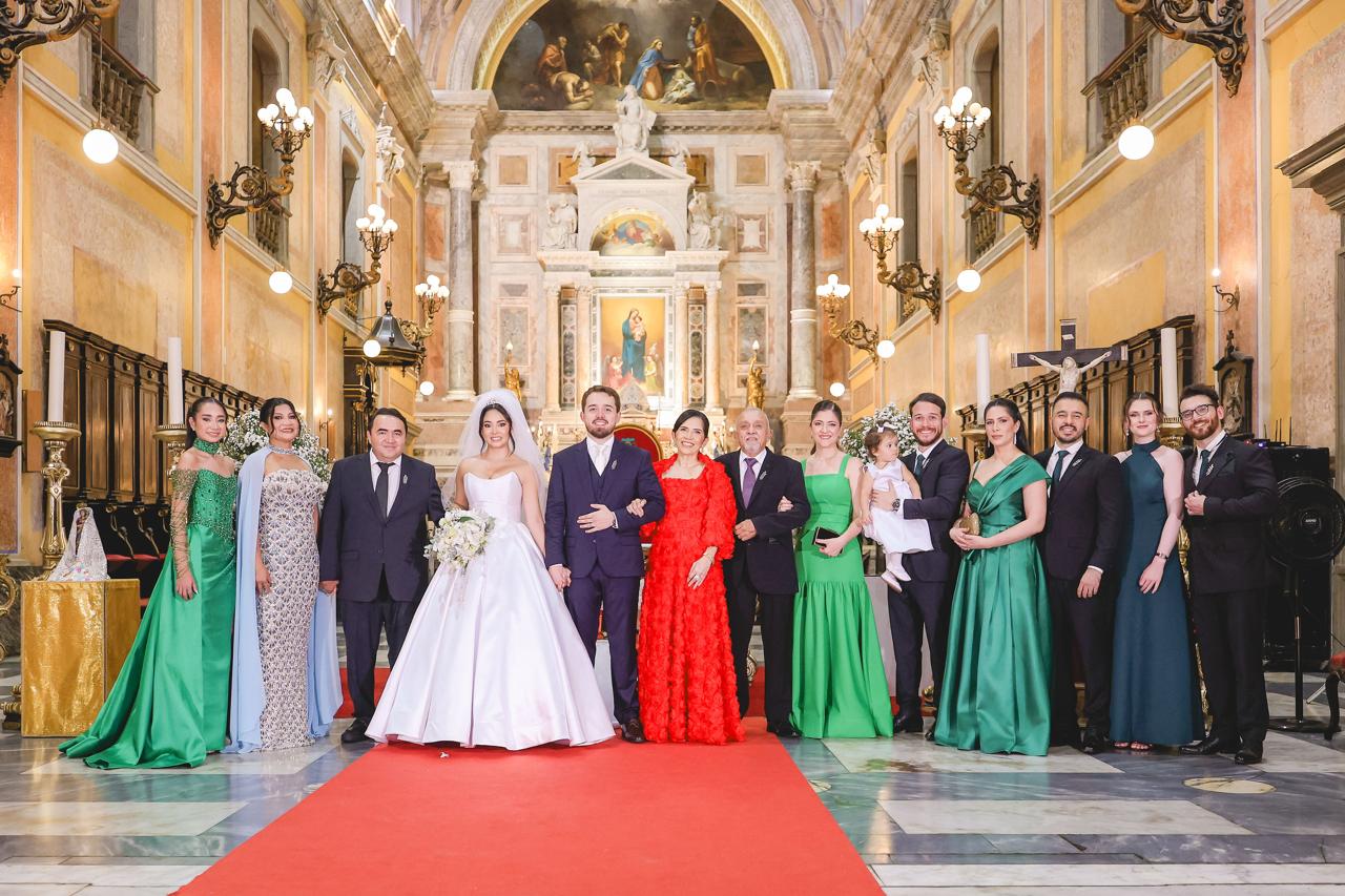 Os noivos com as famílias 