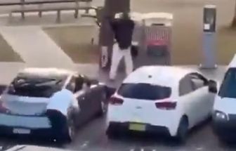 Atirador de ataque em Sidney que sobreviveu é indiciado por 59 crimes