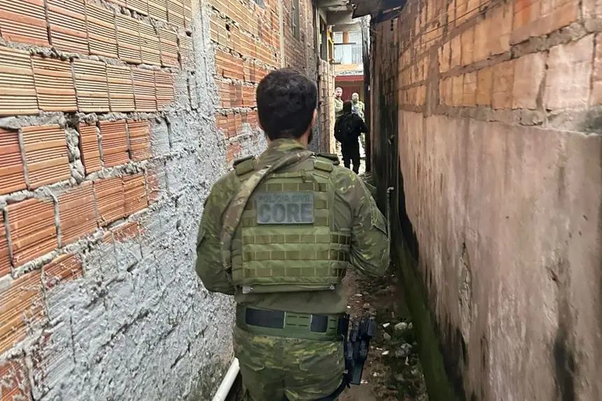 Agentes na 'Operação Origo na manhã desta segunda-feira (15) para cumprimentos de mandados em Belém e Fortaleza (CE)