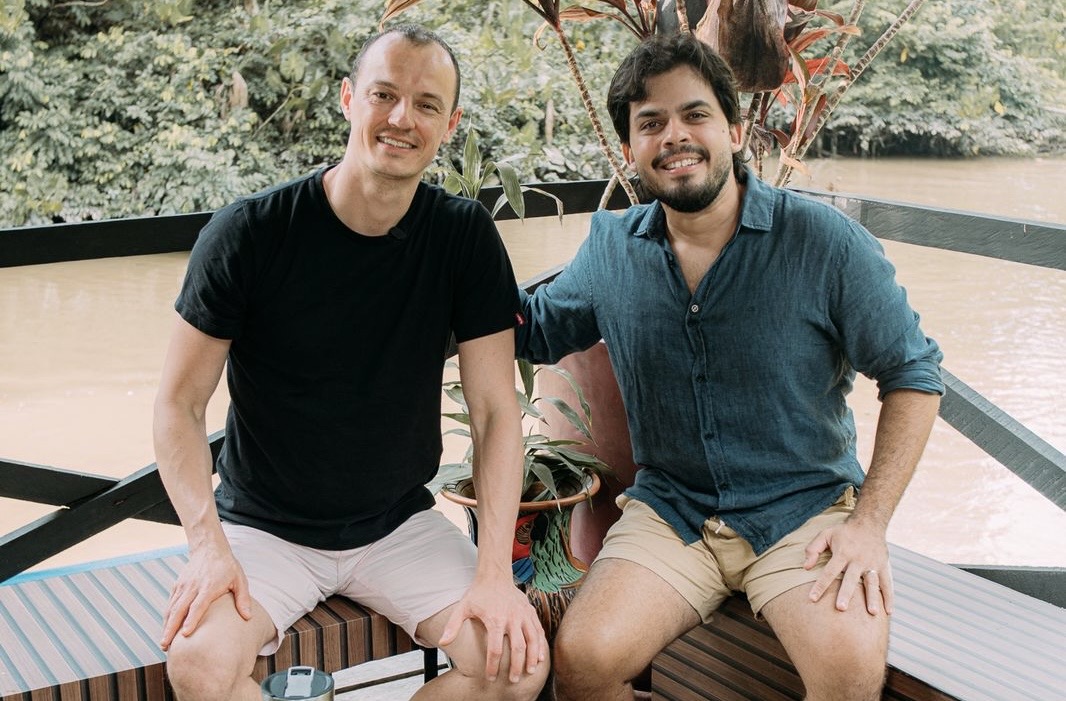 Dr. Felipe de Baco foi recebido pelo Dr. Matheus Pantoja, cirurgião plástico, com quem realizou os procedimentos e oficializou a introdução do novo conceito cirúrgico em Belém 