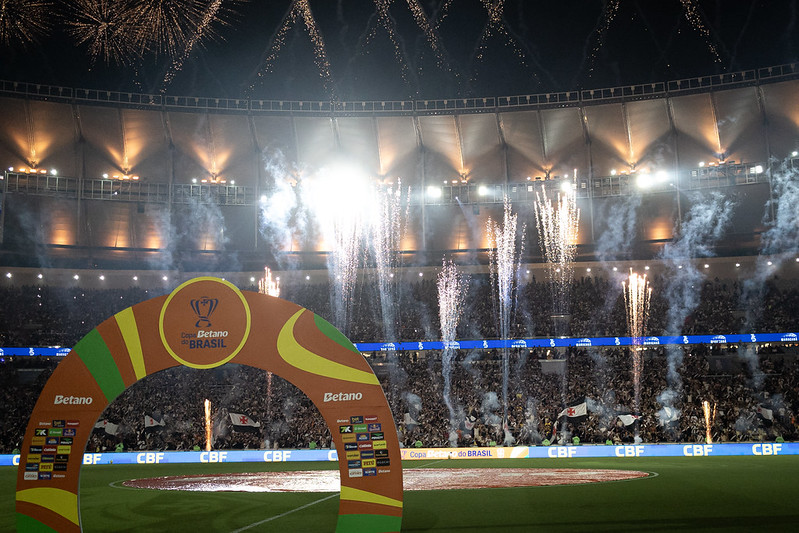 Festa no Maracanã antes do jogo entre Vasco e Fluminense -