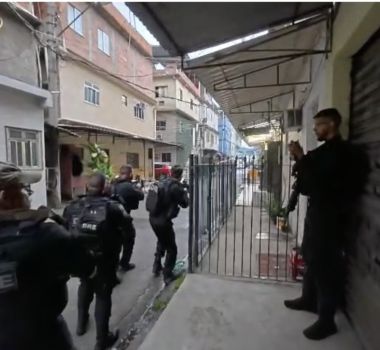 Imagem - Polícia Civil avança sobre esquema de armas e drogas no Complexo da Maré