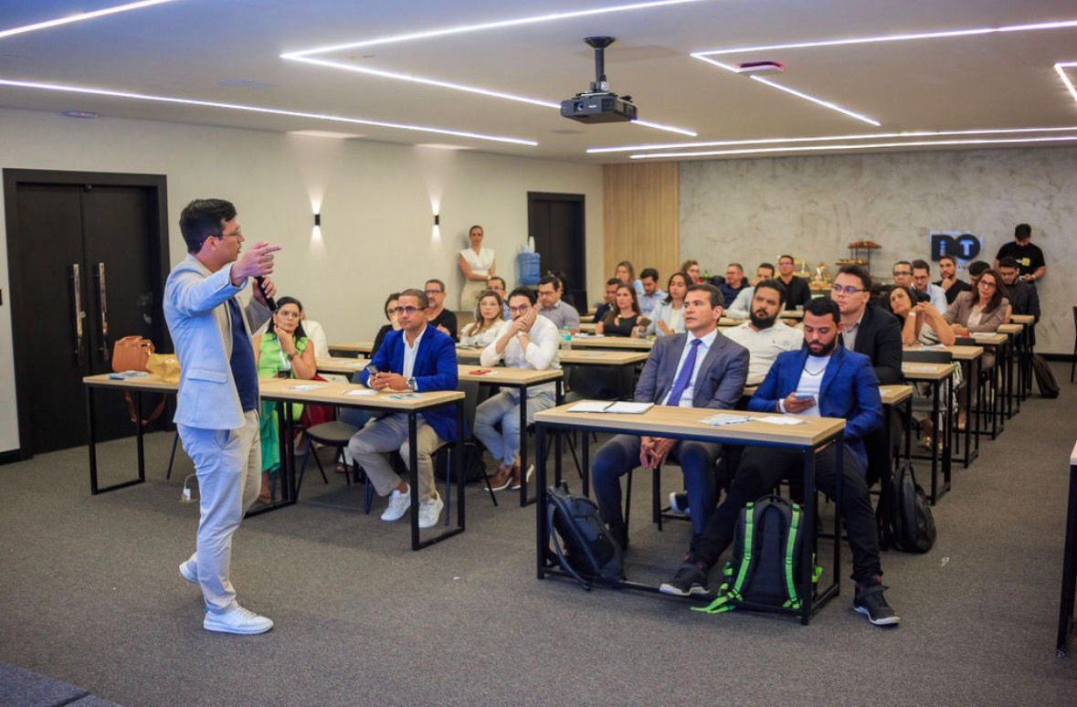 O encontro será realizado em formato presencial, exclusivamente para convidados 