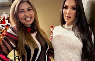 Laide Aguilera confraterniza com as amigas