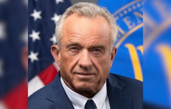 Governo Trump propõe banir tratamentos de saúde para crianças trans nos EUA