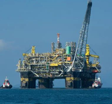 Imagem - Vazamento de gás paralisa plataforma da Petrobras no litoral carioca