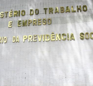 Imagem - Governo exonera secretário-executivo após prisão em operação da PF sobre fraudes no INSS