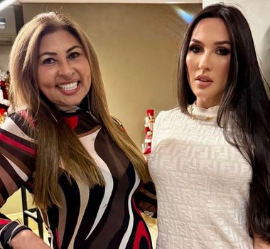 Imagem - Laide Aguilera confraterniza com as amigas