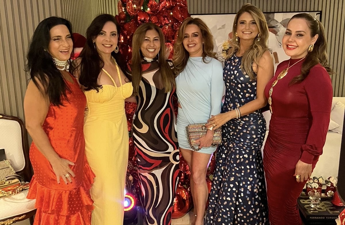 A anfitriã com Gilvana Gonçalves, Indhira Vinagre, Macele Buhrnheim, Juliana Lassance e Paula Watrin