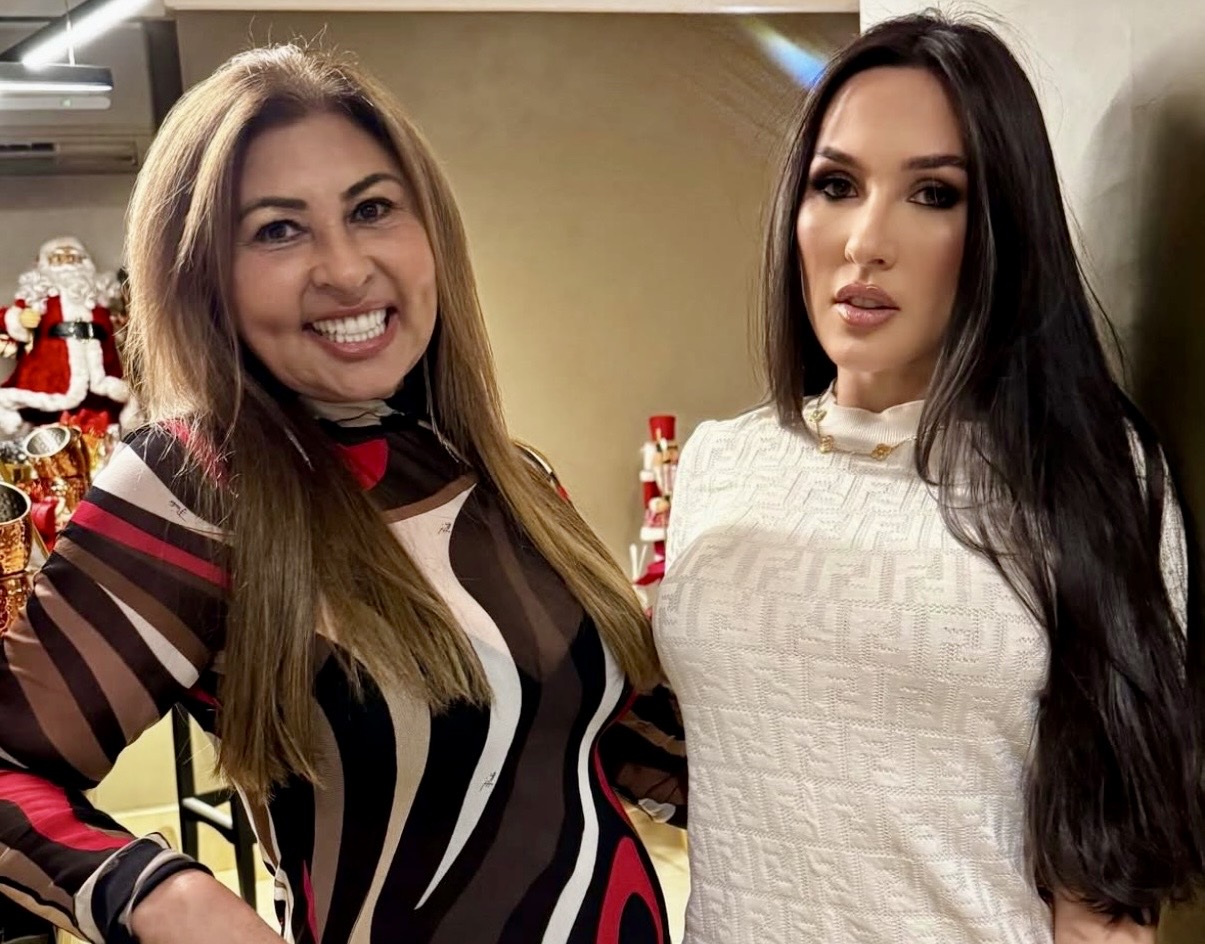 Laide e Laura Aguilera abriram o seu belíssimo apê, para receber um grupo de amigas, para a sua tradicional noite de confraternização 