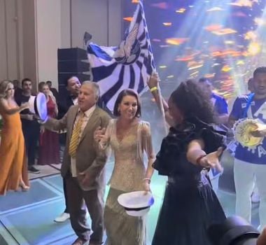 Imagem - Zico comemora 50 anos de união com Sandra em noite de gala