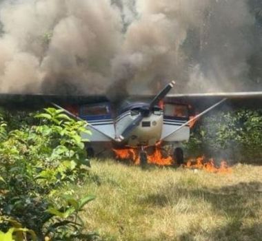 Imagem - FAB intercepta avião suspeito sobre Terra Yanomami e aeronave é incendiada em Roraima