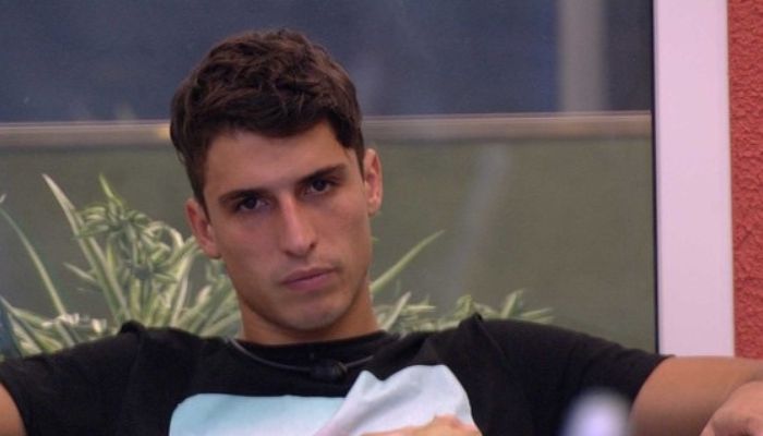 Ex-BBB Felipe Prior pode ser preso a qualquer momento, afirma colunista