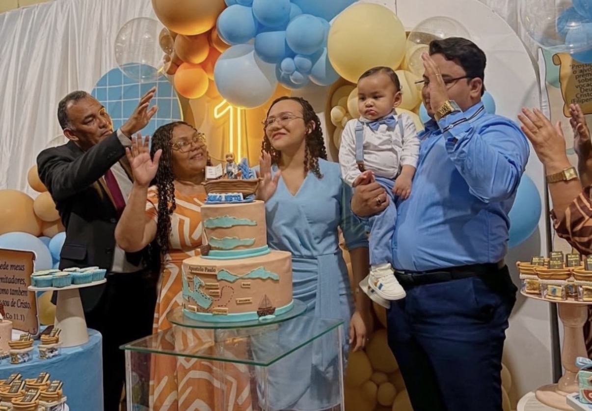 Paulo Neto completou o seu primeiro aninho de vida, com bela festa organizada pelos pais Henrique e Yonne, e pelos avós, Mirtilene e Paulo Sérgio Cabral.
