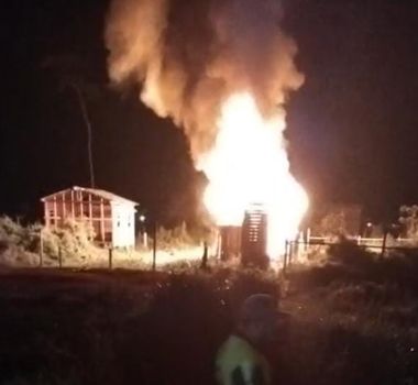 Imagem - Casa é destruída por incêndio em bairro residencial de Breves, na Ilha do Marajó
