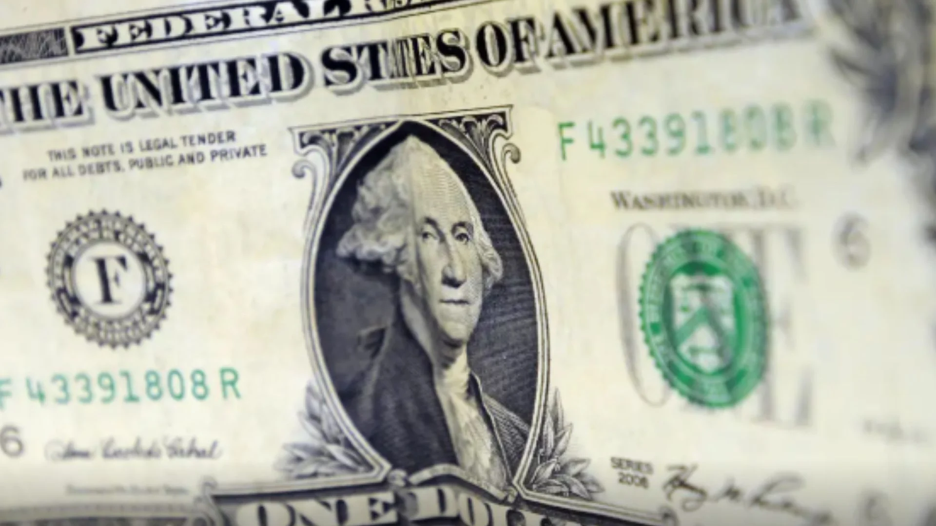 Dólar foi pressionado pelo aumento no envio de lucros e dividendos ao exterior -