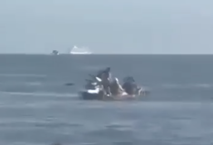 Dupla abordou vítimas no mar de São Vicente e levou alianças avaliadas em R$ 17 mil