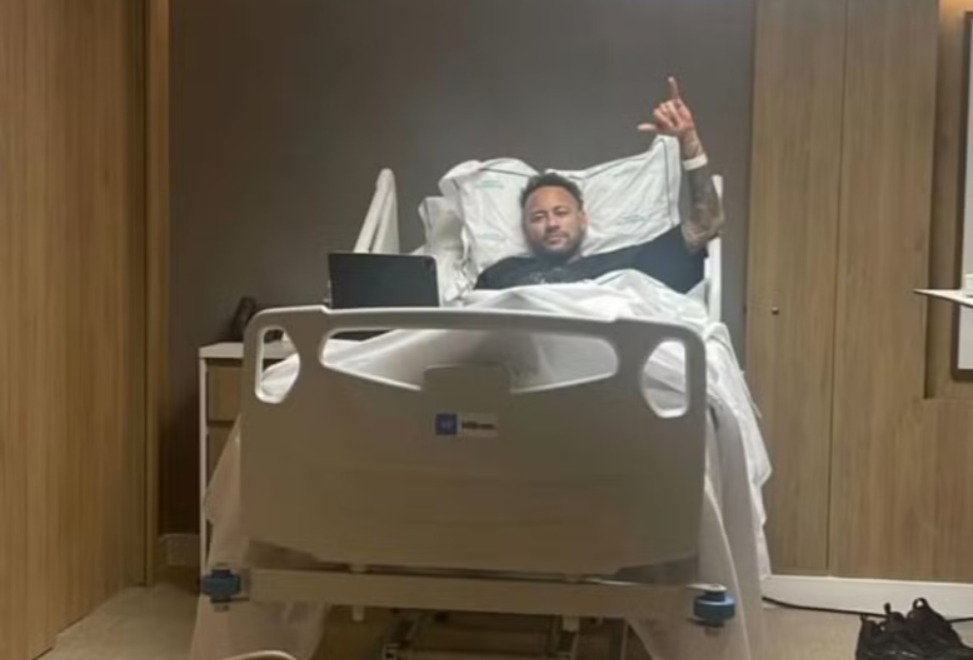 Neymar postou foto no hospital onde será operado - 