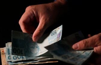 Governo autoriza saque do FGTS retido para quem aderiu ao saque-aniversário