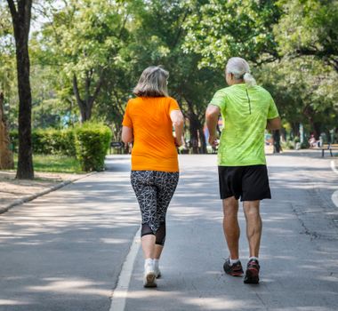Imagem - Caminhadas mais longas reduzem risco de doenças graves e aumentam a longevidade, aponta estudo