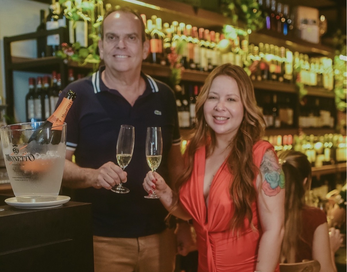 Paulo Nasser e a sommelier Francisca Oliveira. Curadoria exclusiva para os amantes de vinhos, espumantes e outros produtos importados 