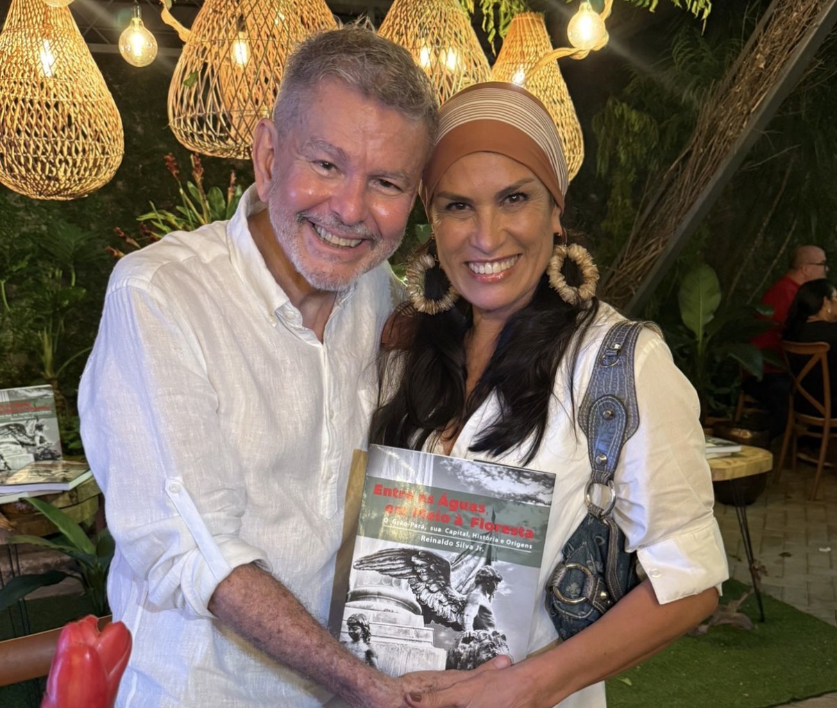 Reynaldo com a amiga Helena d’Araujo 