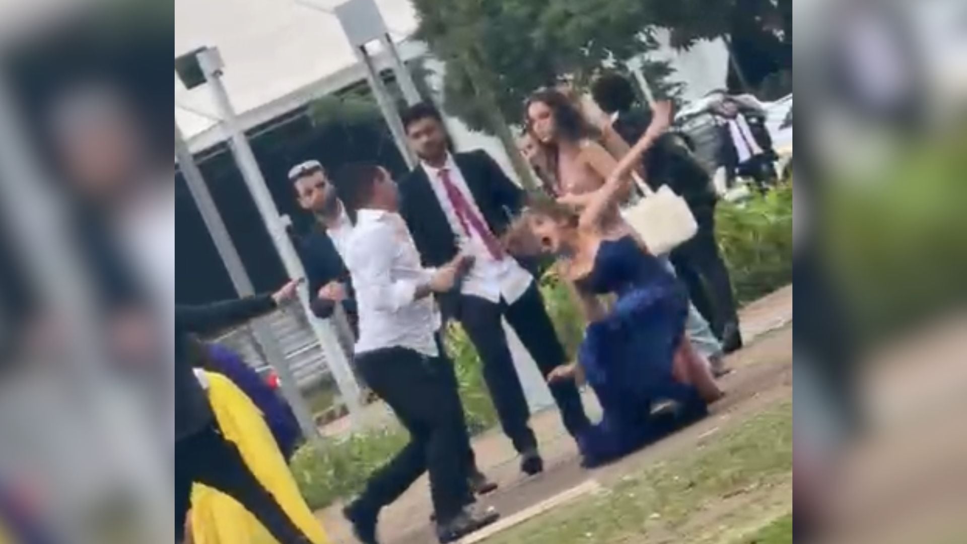 Momento em que o suspeito agride uma mulher em frente ao Hangar, em Belém