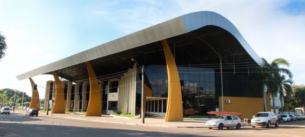 PF flagra comissionada da Assembleia de Roraima com R$ 500 mil em dinheiro vivo

