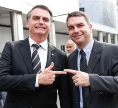 Imagem - Antes de passar por cirurgia, Bolsonaro formaliza apoio a Flávio para disputa presidencial