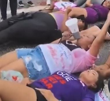 Imagem - Mulheres protestam contra a morte de Tainara, arrastada pelo ex