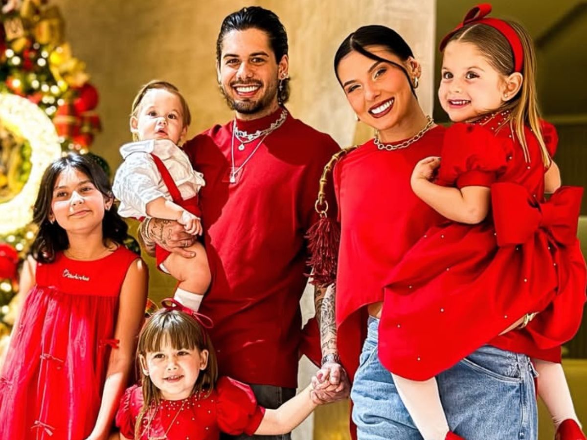 Ana Castela e Zé Felipe posam ao lado das famílias no primeiro Natal juntos