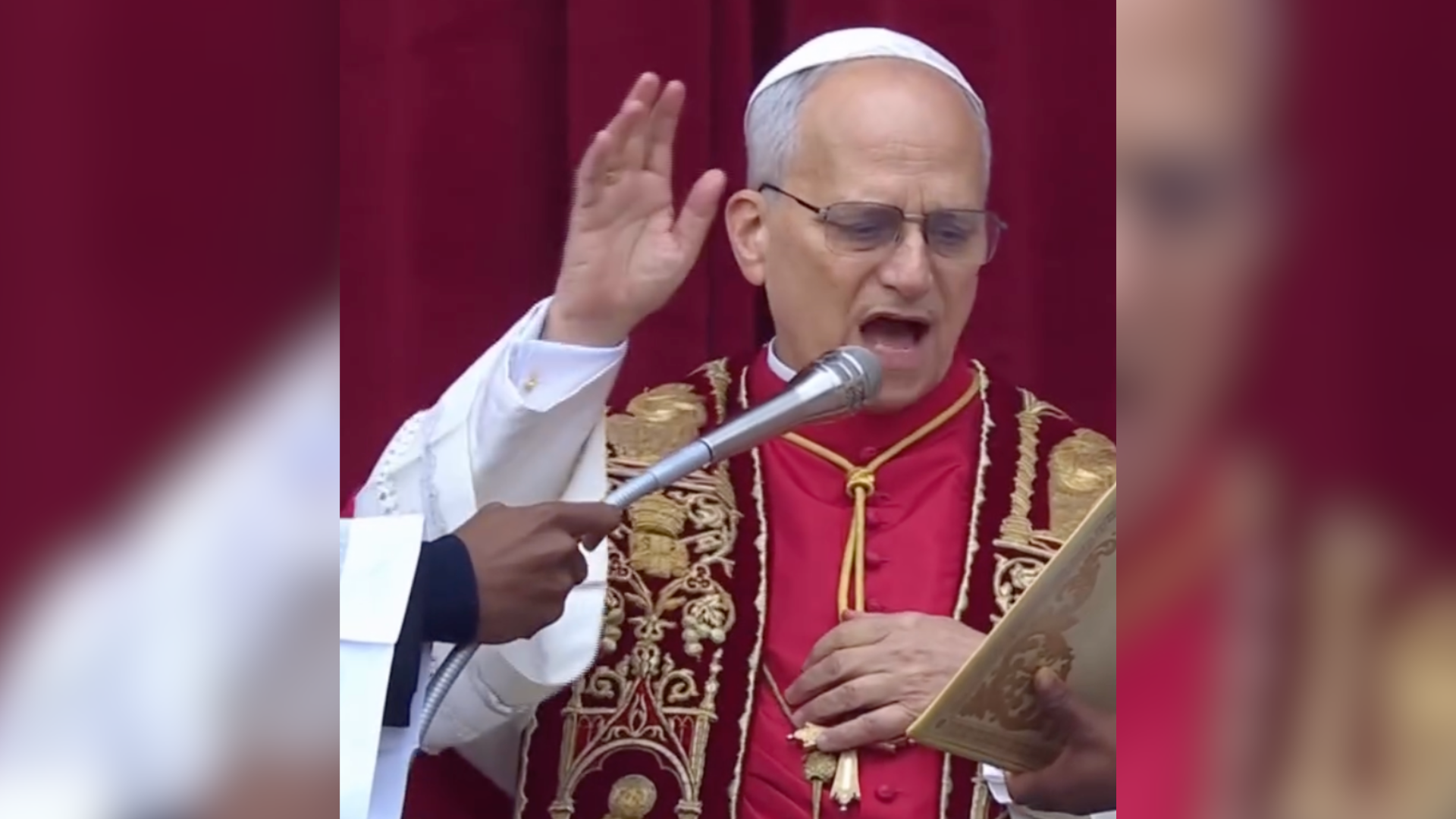 Mensagem foi feita diretamente da sacada da Basílica de São Pedro durante o pronunciamento natalino