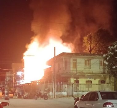 Imagem - Incêndio atinge cerca de oito casas nesta madrugada em Belém