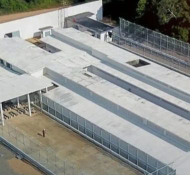 Imagem - Após fuga, autoridades procuram 12 detentos de prisão no Amazonas