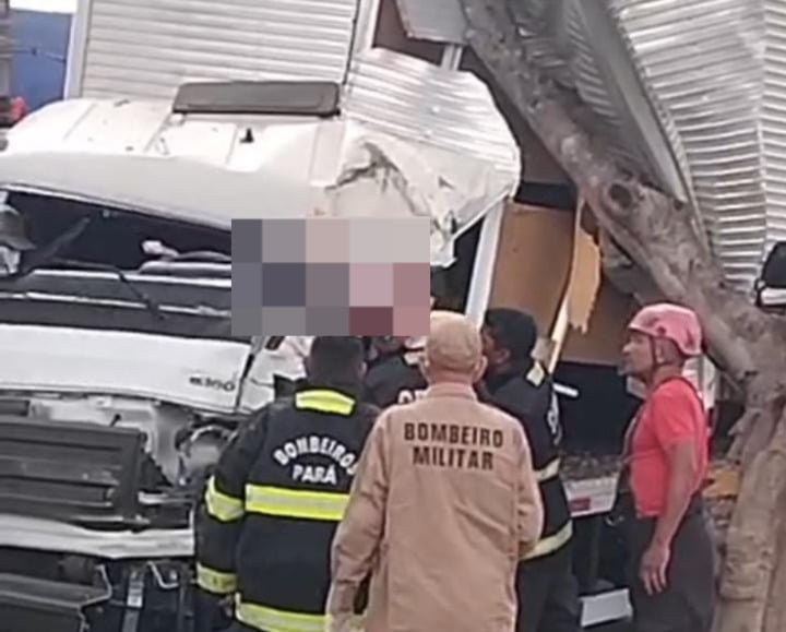 Imagem - Colisão entre caminhão e carro provoca lentidão na BR-316, na Grande Belém