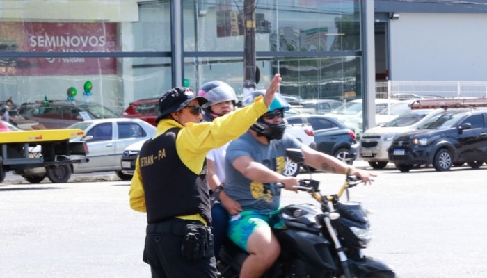 ( Fim de ano lota as estradas e exige mais cuidado dos motoristas)
