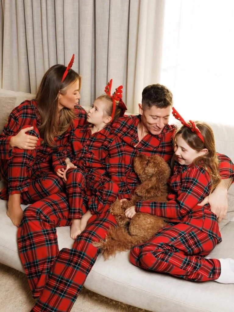 Lewandowski e a família com pijamas xadrez - 