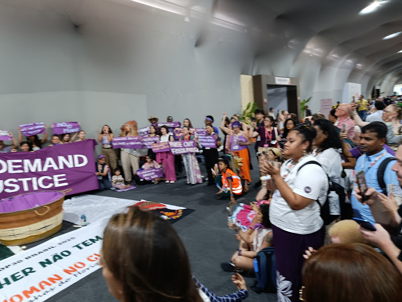 Grupos internacionais fizeram protestos nas dependências da Blue Zone