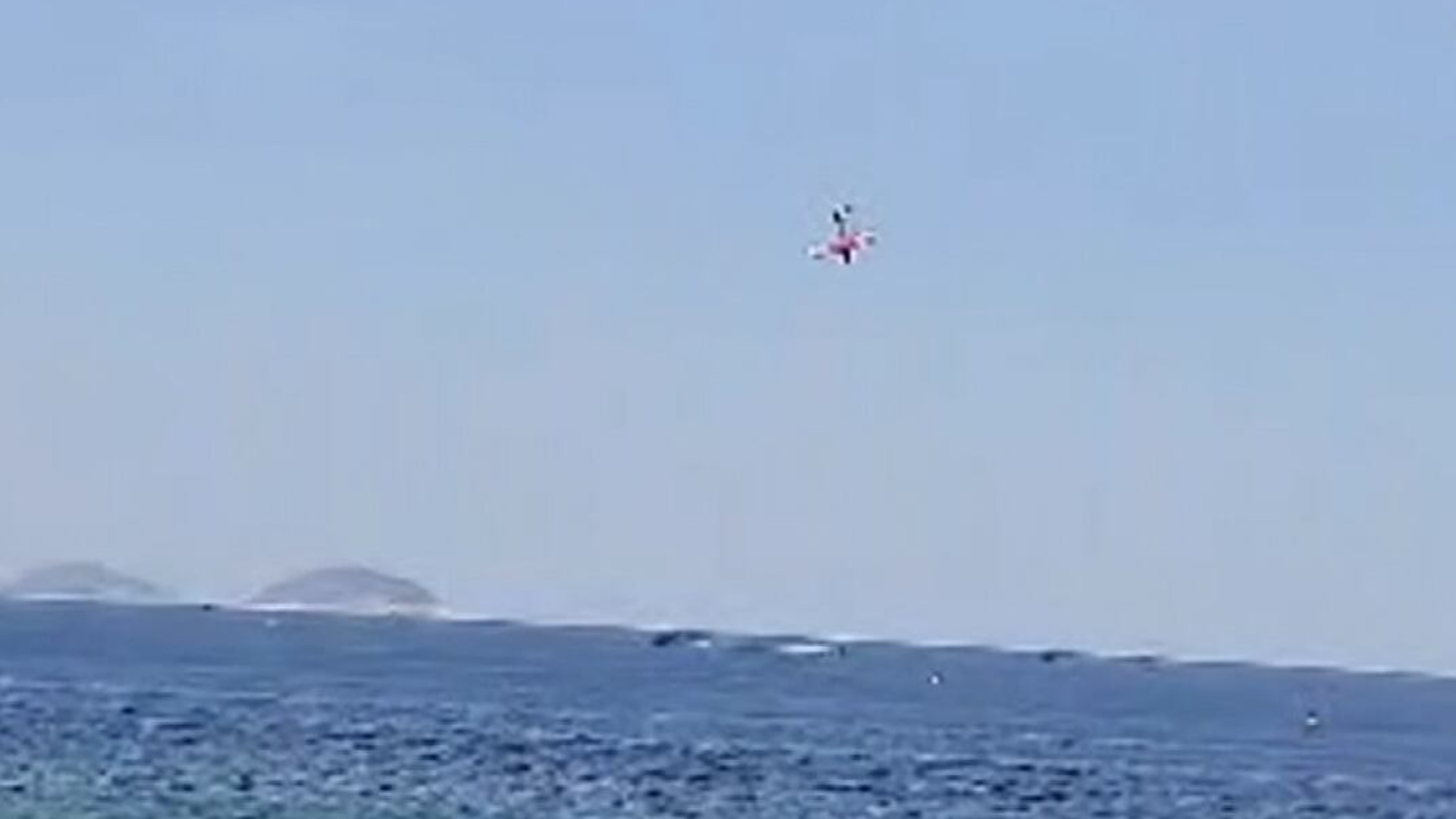 Monomotor puxava faixa quando caiu no mar; piloto, que estava sozinho, morreu