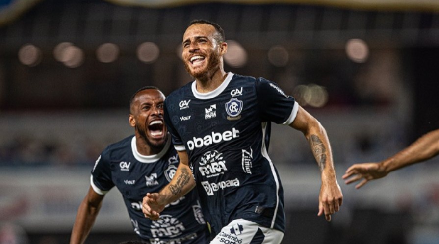 Pedro Castro comemora gol contra o Paysandu - 